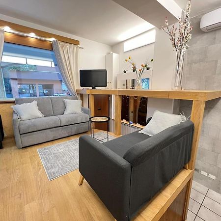 "R&P Apartment", Short Term Stay, Elegant Design, Bisceglie Metro Station, Easy For San Siro And Fiera Milano, Free Parking المظهر الخارجي الصورة