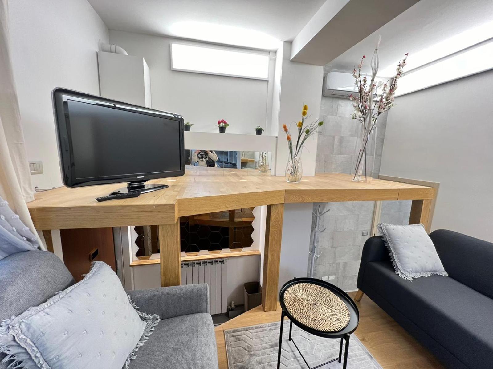 "R&P Apartment", Short Term Stay, Elegant Design, Bisceglie Metro Station, Easy For San Siro And Fiera Milano, Free Parking المظهر الخارجي الصورة