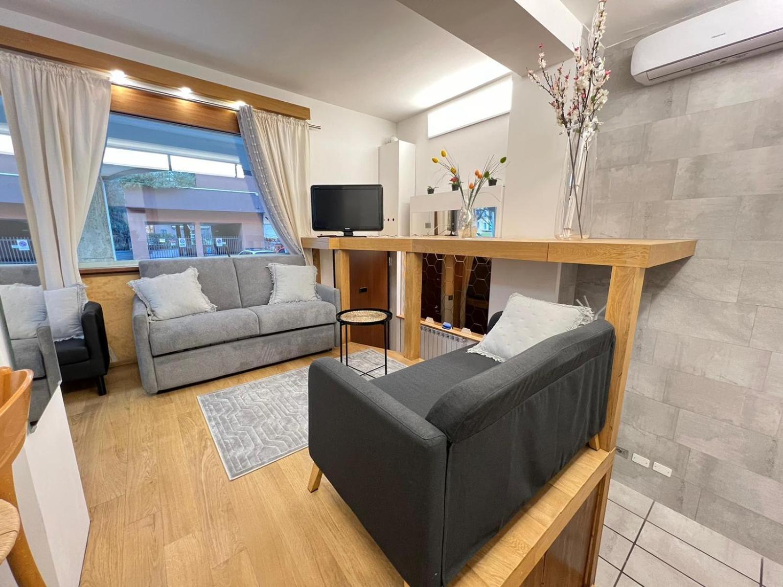 "R&P Apartment", Short Term Stay, Elegant Design, Bisceglie Metro Station, Easy For San Siro And Fiera Milano, Free Parking المظهر الخارجي الصورة