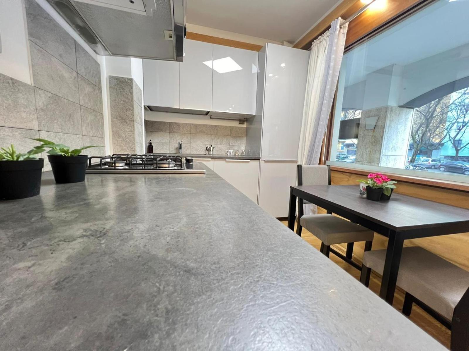 "R&P Apartment", Short Term Stay, Elegant Design, Bisceglie Metro Station, Easy For San Siro And Fiera Milano, Free Parking المظهر الخارجي الصورة