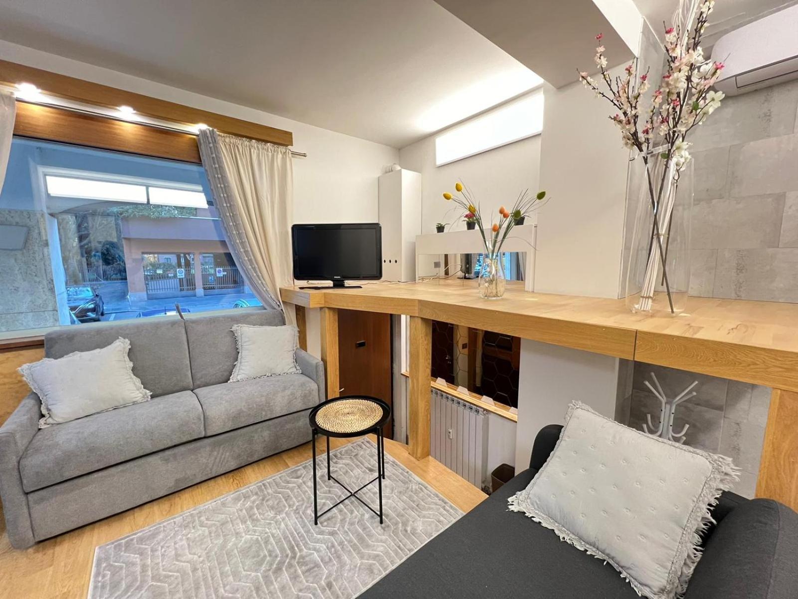 "R&P Apartment", Short Term Stay, Elegant Design, Bisceglie Metro Station, Easy For San Siro And Fiera Milano, Free Parking المظهر الخارجي الصورة