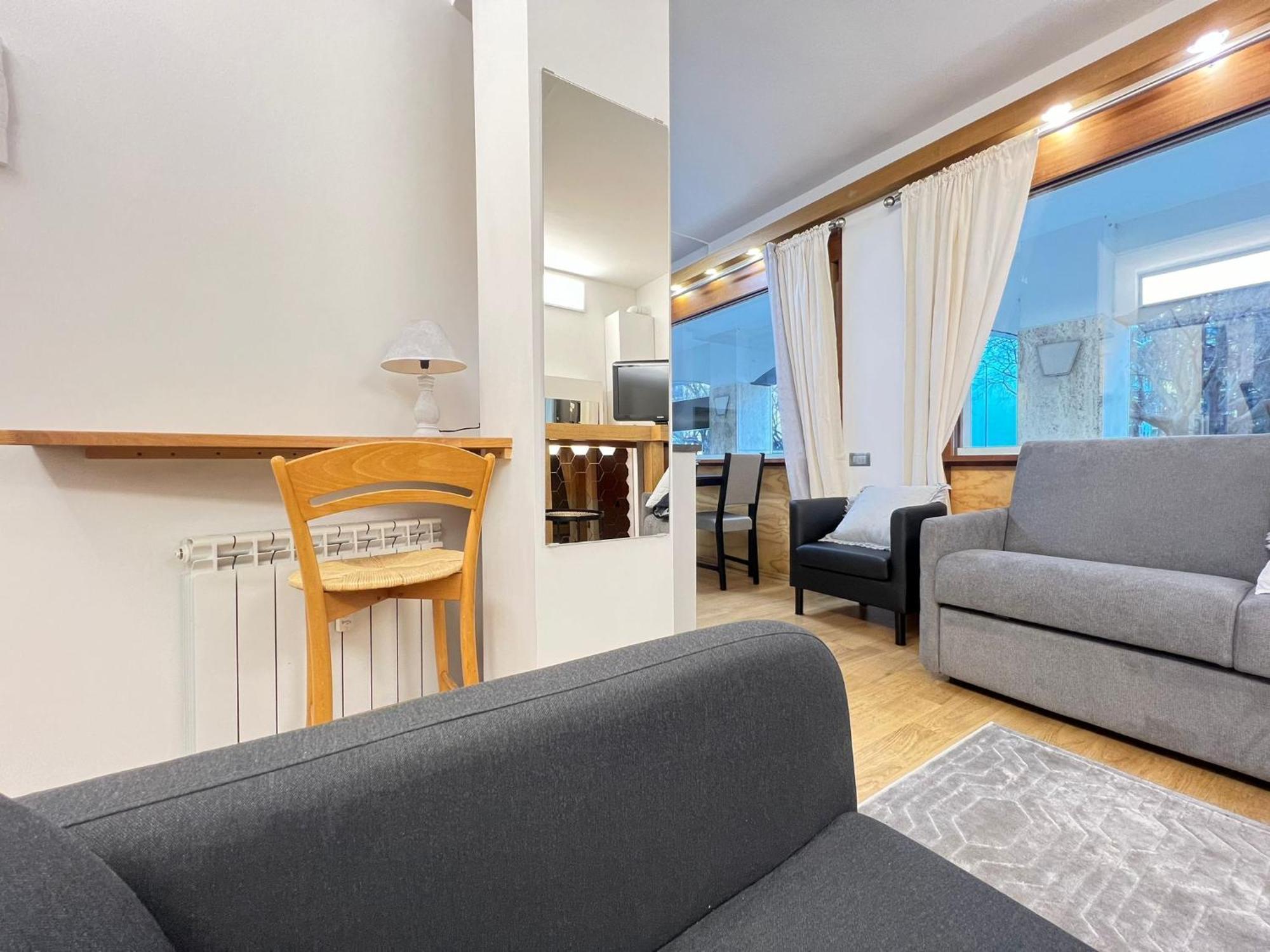 "R&P Apartment", Short Term Stay, Elegant Design, Bisceglie Metro Station, Easy For San Siro And Fiera Milano, Free Parking المظهر الخارجي الصورة