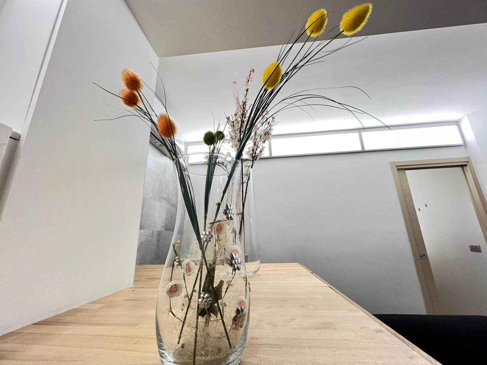 "R&P Apartment", Short Term Stay, Elegant Design, Bisceglie Metro Station, Easy For San Siro And Fiera Milano, Free Parking المظهر الخارجي الصورة