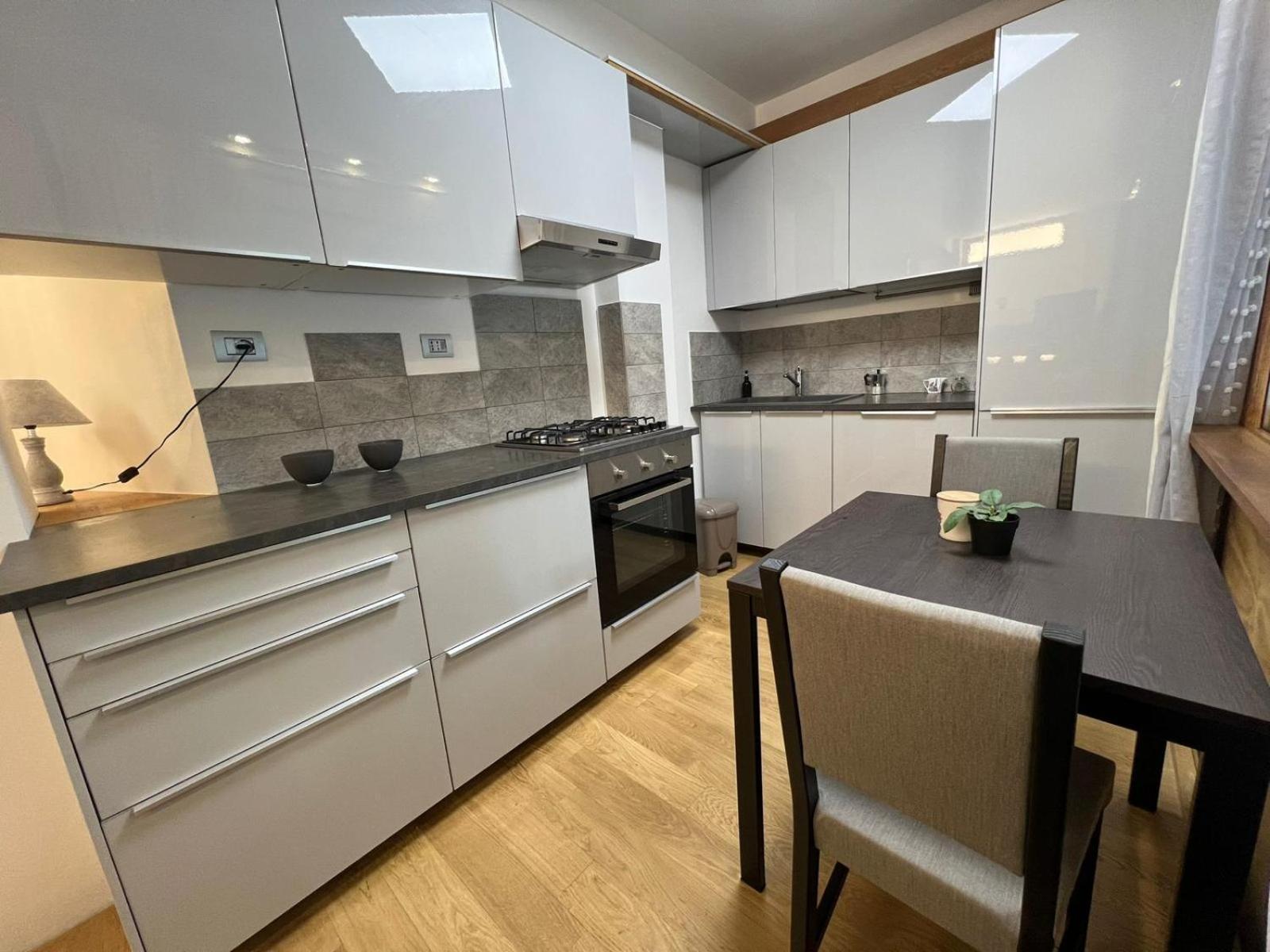 "R&P Apartment", Short Term Stay, Elegant Design, Bisceglie Metro Station, Easy For San Siro And Fiera Milano, Free Parking المظهر الخارجي الصورة
