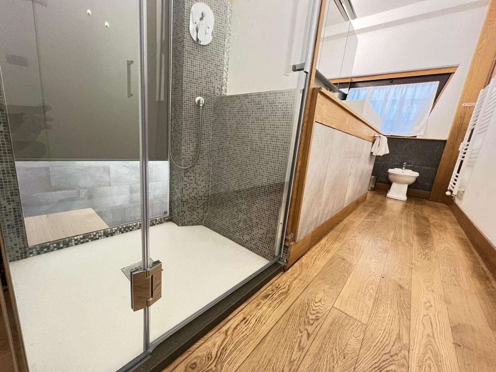 "R&P Apartment", Short Term Stay, Elegant Design, Bisceglie Metro Station, Easy For San Siro And Fiera Milano, Free Parking المظهر الخارجي الصورة